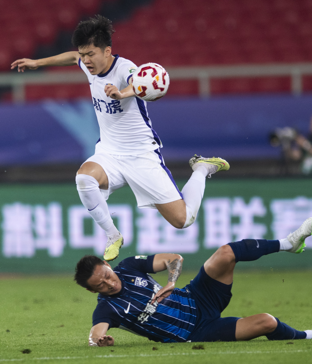 直接踢飞 直接踢飞